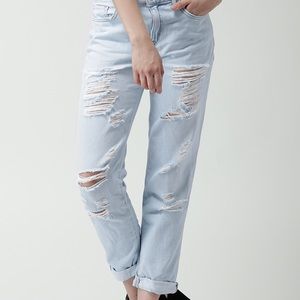 FOREVER 21 DISTRESSED WASHED BOYFRIEND JEANS